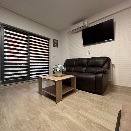 Aniversarium Grand Apartment นาโวดาริ ภายนอก รูปภาพ