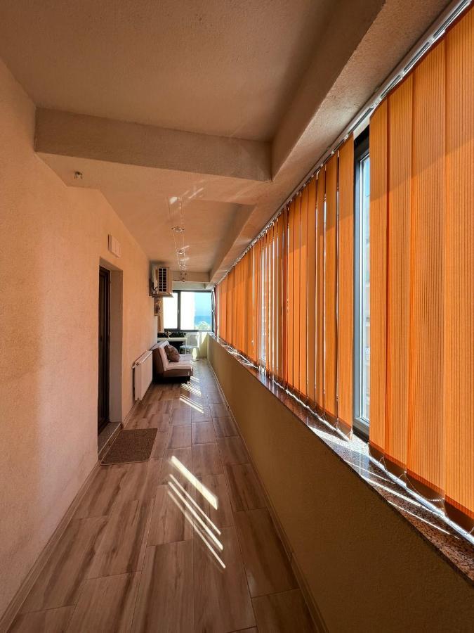 Aniversarium Grand Apartment นาโวดาริ ภายนอก รูปภาพ