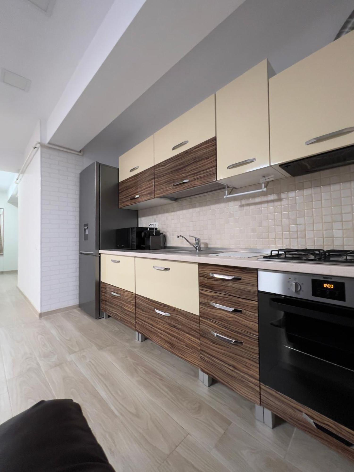 Aniversarium Grand Apartment นาโวดาริ ภายนอก รูปภาพ