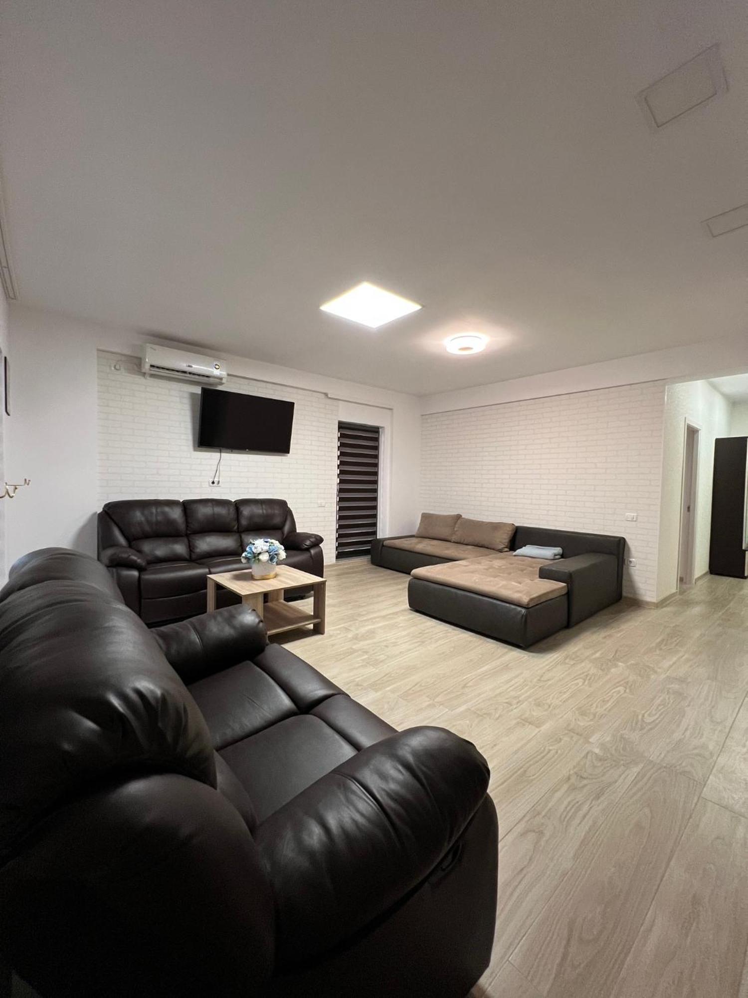Aniversarium Grand Apartment นาโวดาริ ภายนอก รูปภาพ